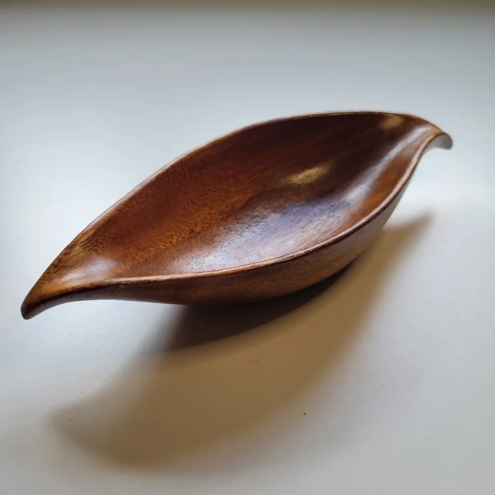 VTG MCM Orobilt Monkey Pod Leaf Shape Salad Snack Fruit Nut Snack Bowl 11x4.5x2